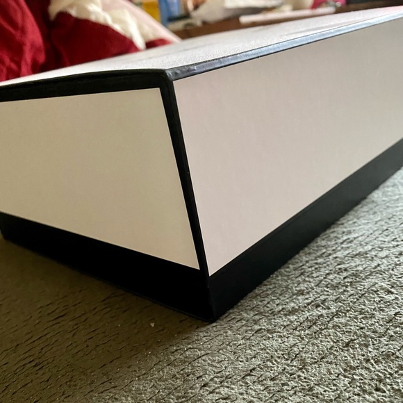 NEW Chanel Perfume Box with Assorted Samples - Picture 4 of 9